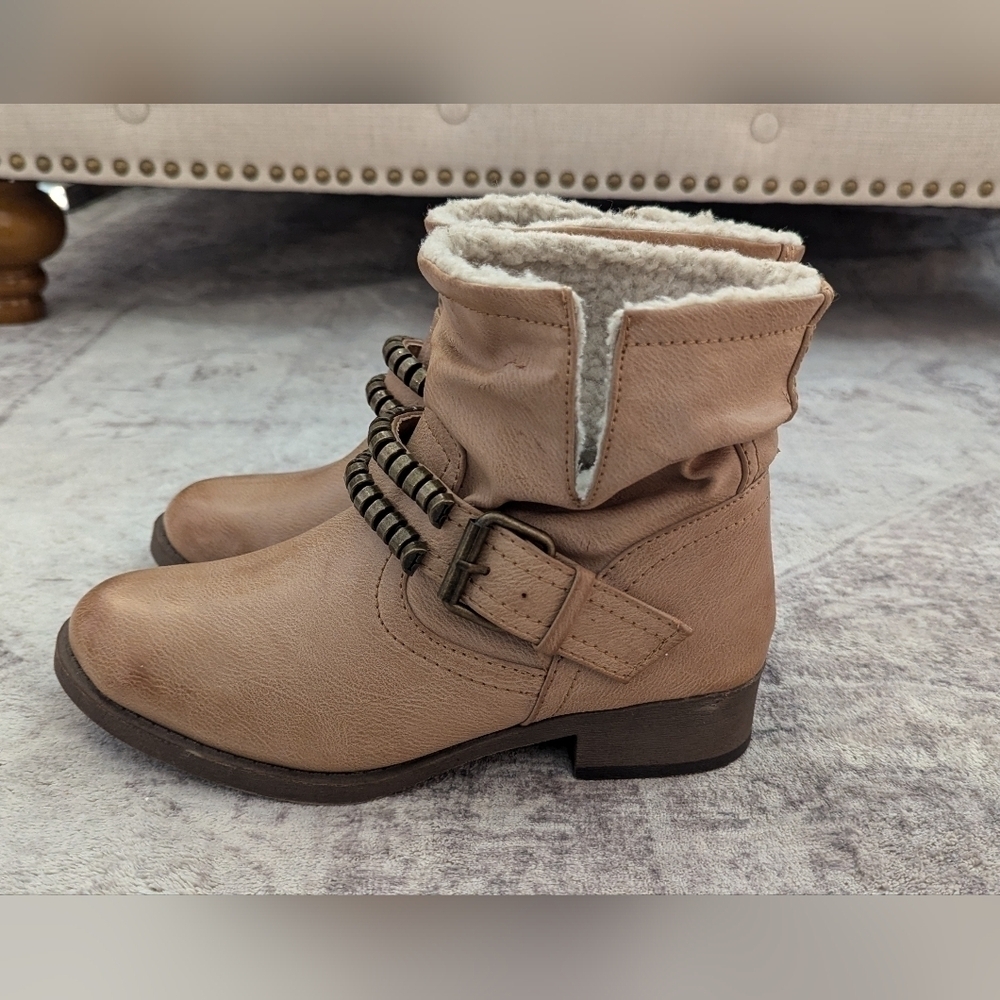 Bongo Woman's Ankle Boots Size 6
